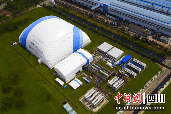 项目像一座蓝白相间的“小山”。AG尊龙凯时汽轮机 供图